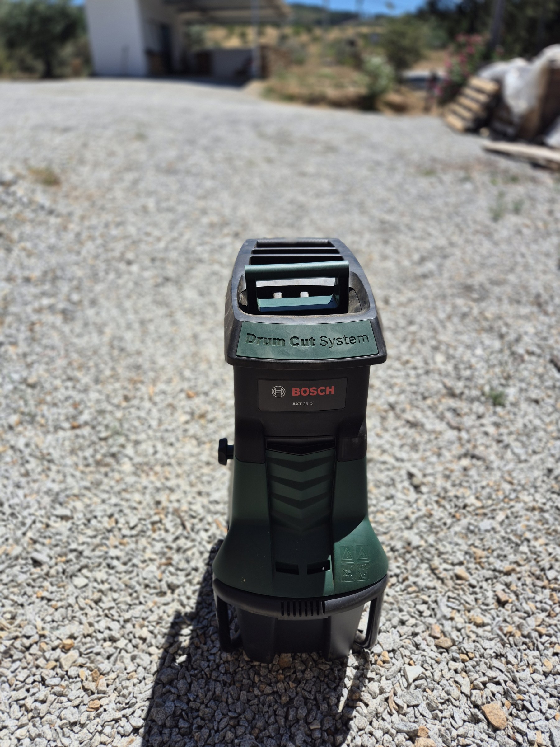Bosch AXT 25 D Garden Shredder – Excellent, Unused