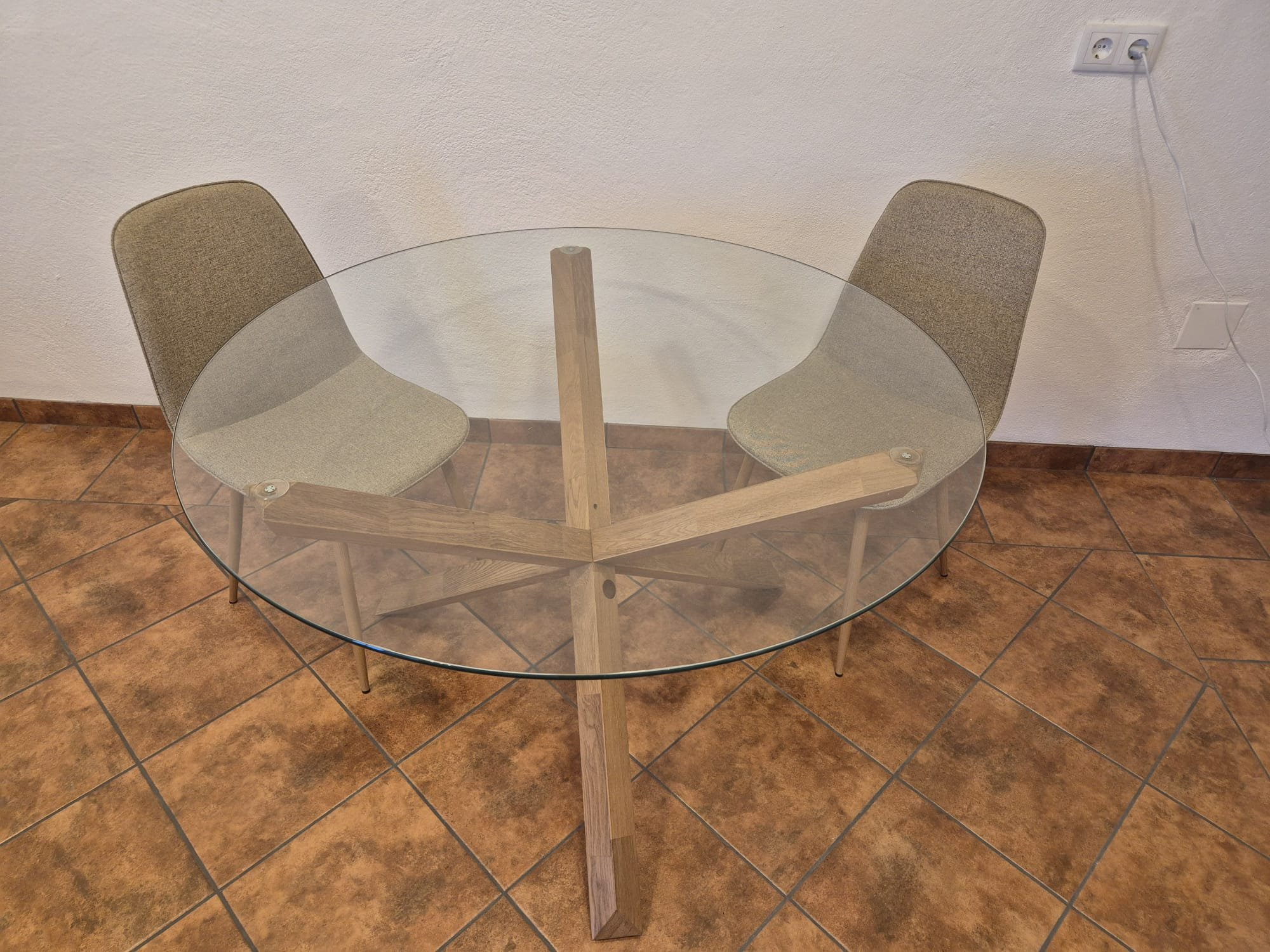 JYSK AGERBY Round Glass & Solid Oak Dining Table (Ø119 cm) - Less than 1 Year Old
