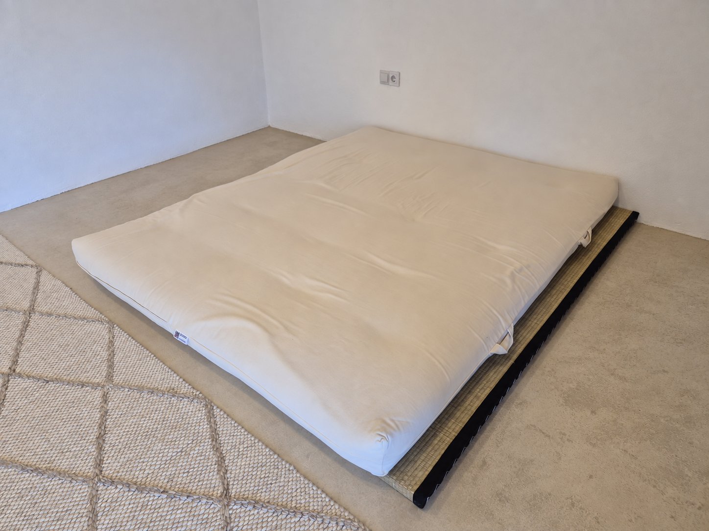 Futonwerk Luxury Organic Japanese Sleep Set (160x200 cm Futon DX 4plus, Tatami Mats