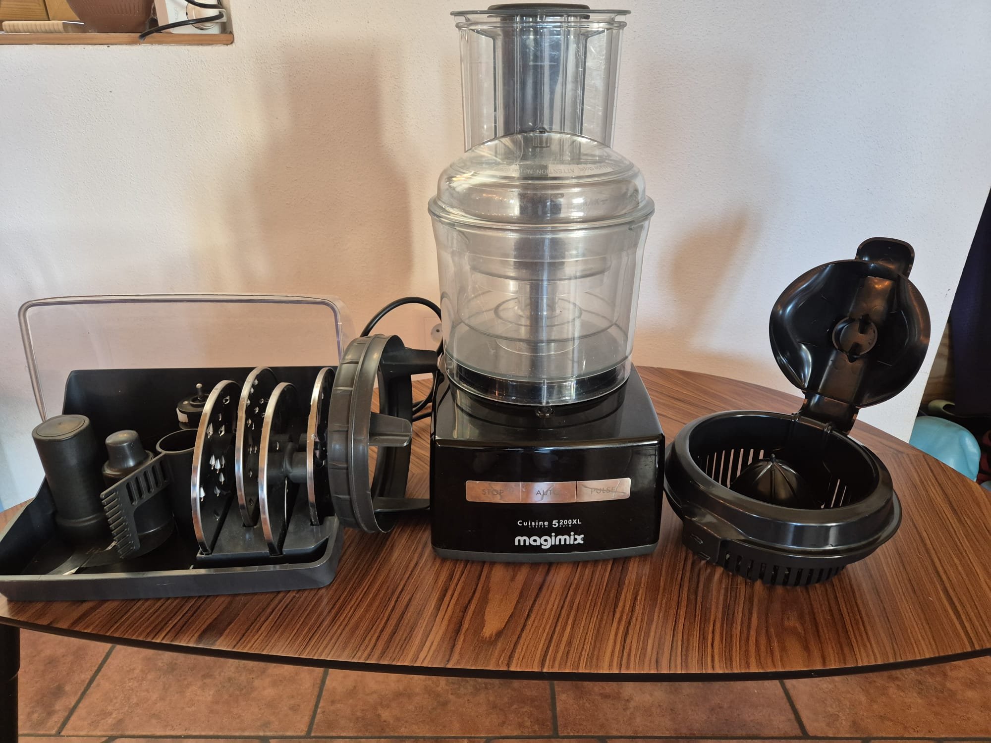 Magimix Cuisine 5200XL Food Processor (Black) + Citrus Press & Disc Accessory Set