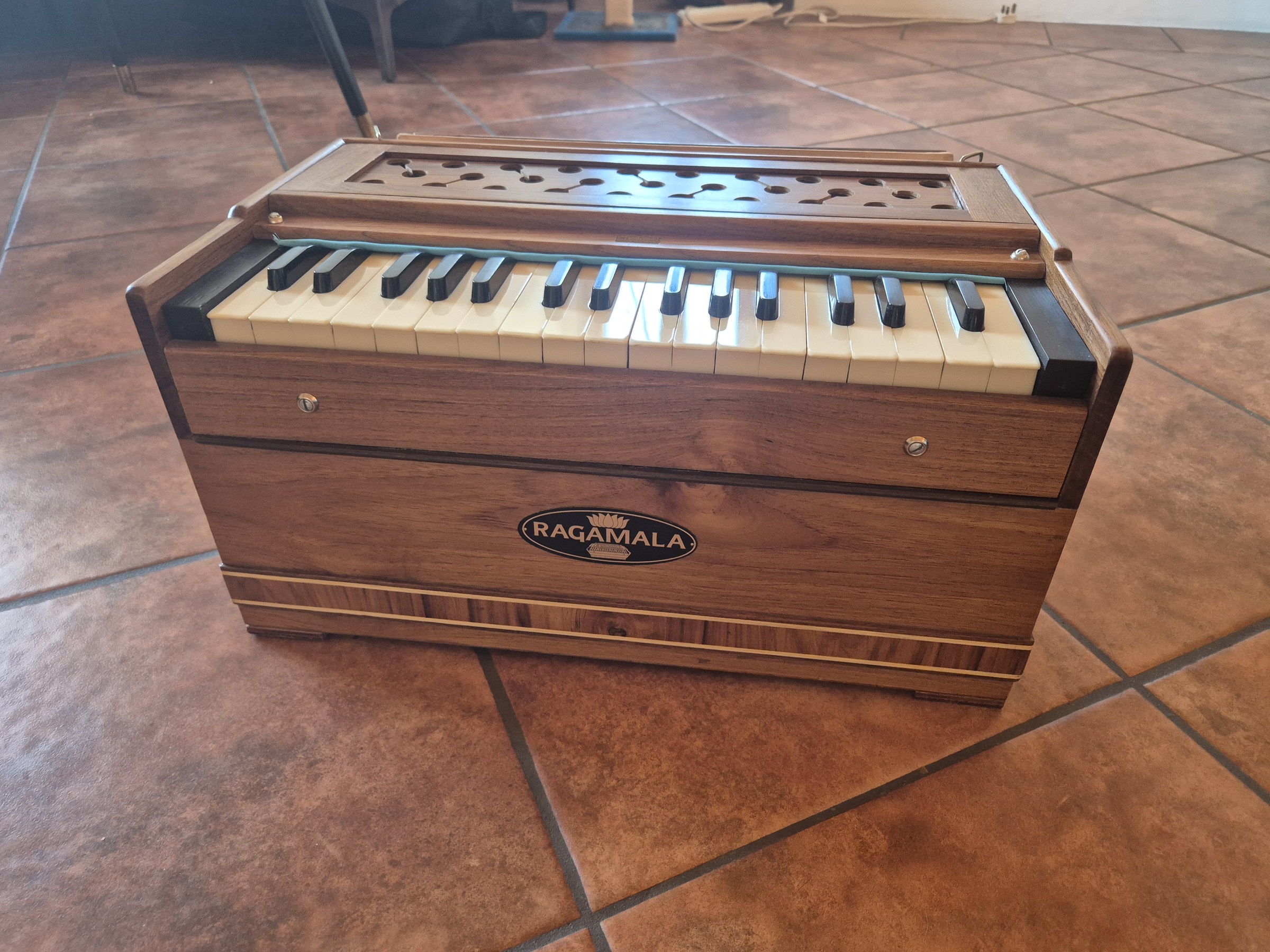 Ragamala Peti 32T Portable Harmonium with Padded Case