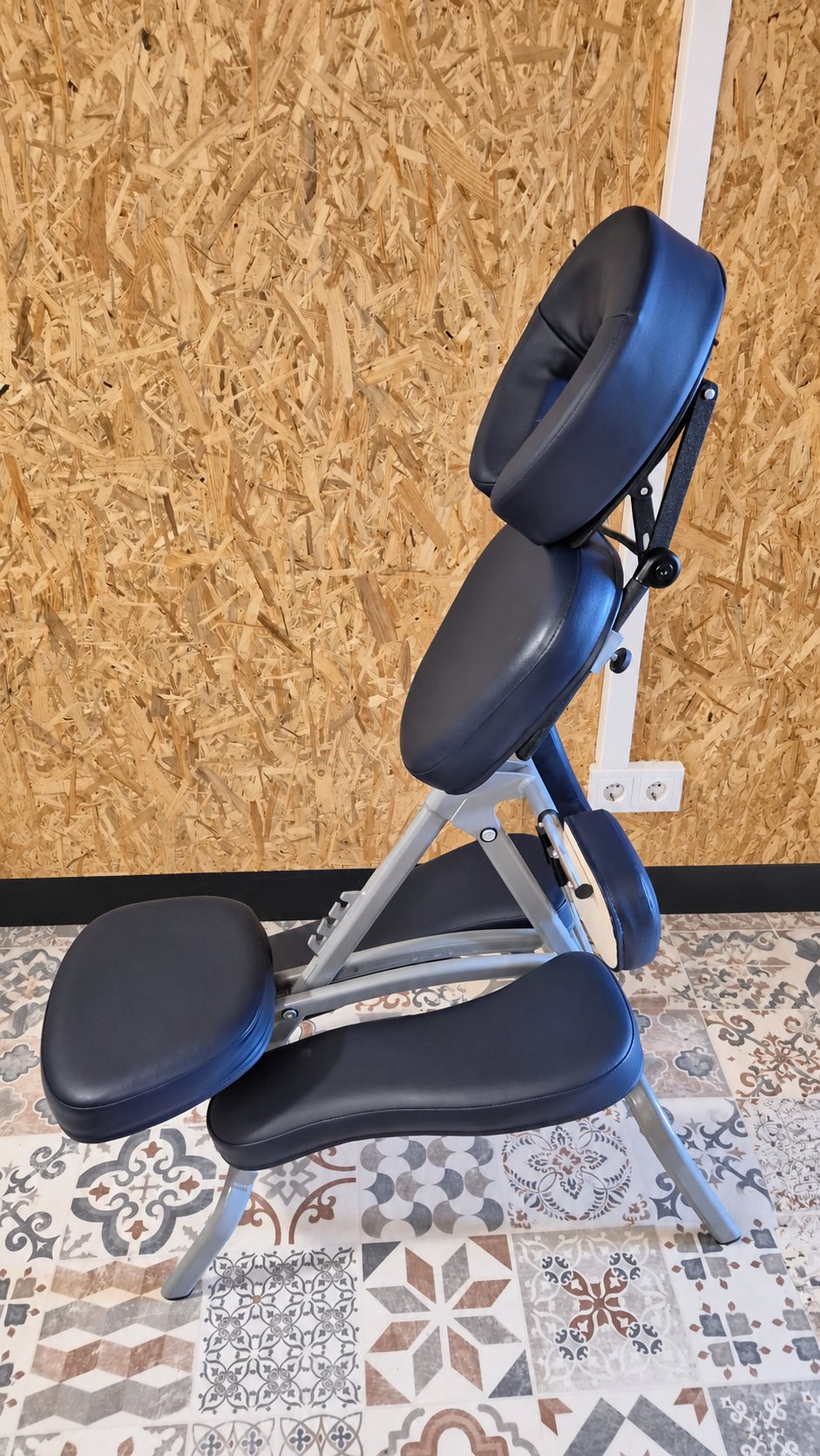 Affinity Puma Portable Onsite Massage Chair (Navy Blue)