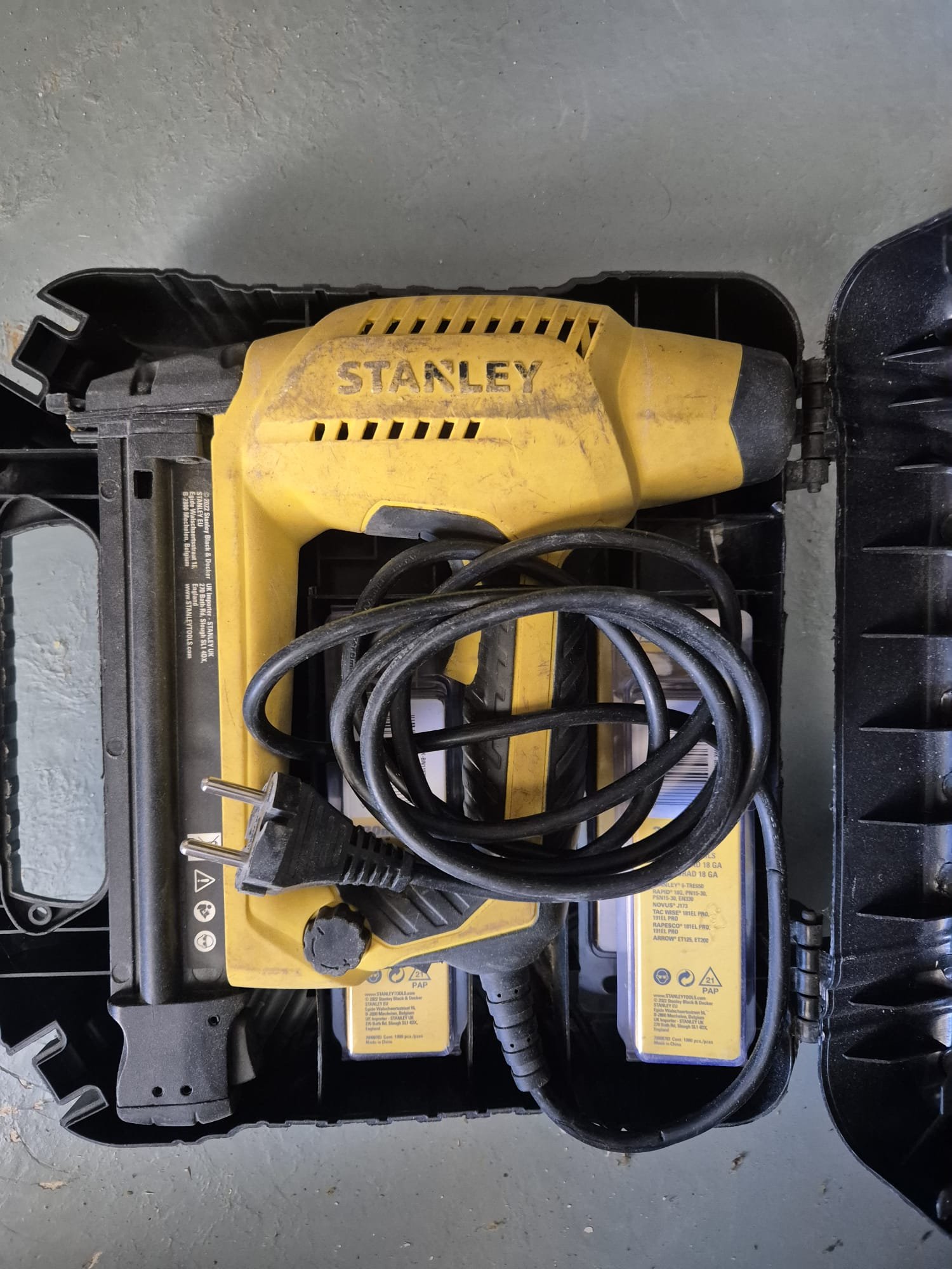 STANLEY 6-TRE650 Easy Load Electric Nailer with Nails